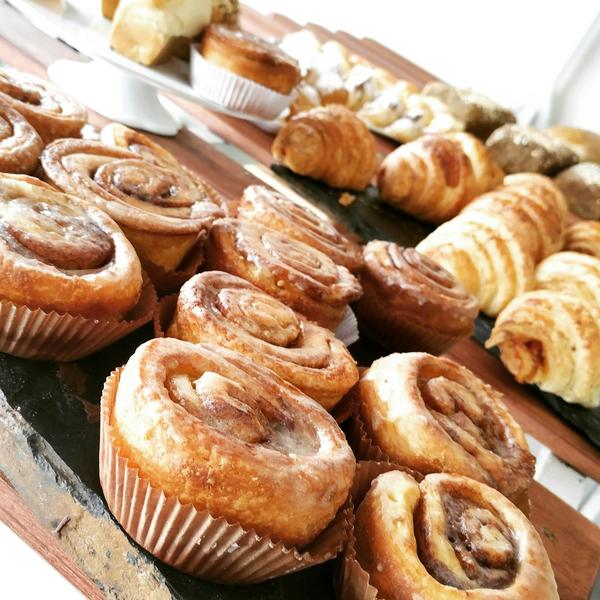 A tray of cinnamon rolls